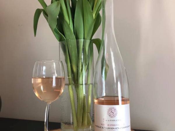 ET AVEC LE PRINTEMPS, ARRIVE… LE&nbsp;ROSÉ!